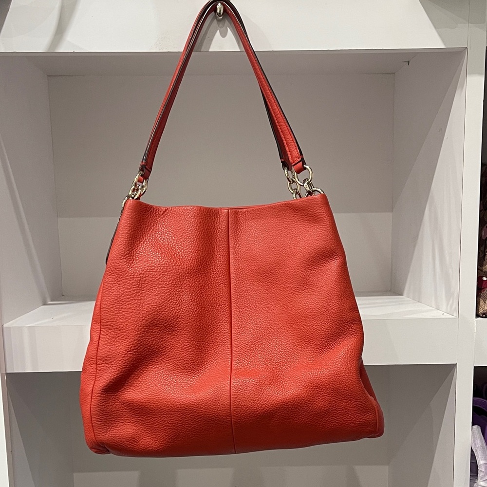 Coach Elegant Red authentic Leather Tote Bag